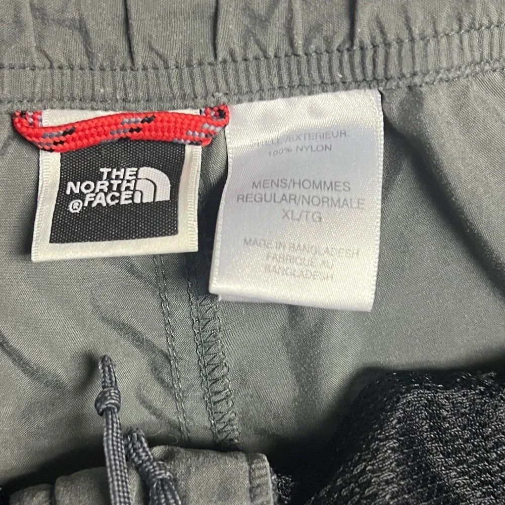 The North Face Cargo Swim Shorts XL Gray Nylon Quick Dry Zip Pocket Hiking Beach